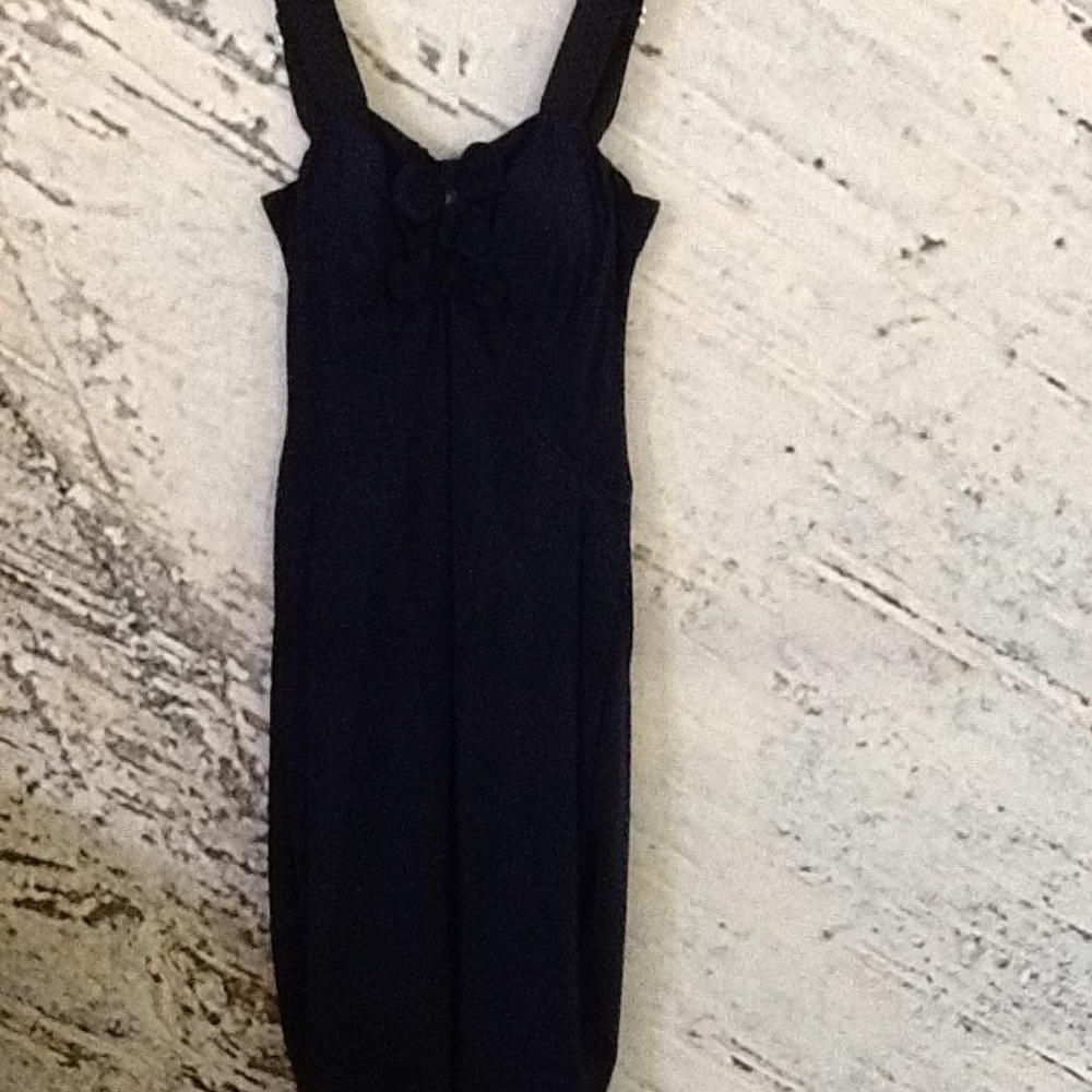 Keyhole Dress - Picture 2 of 7